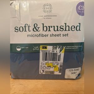 NWOT California King blue sheet set, soft and brushed microfiber